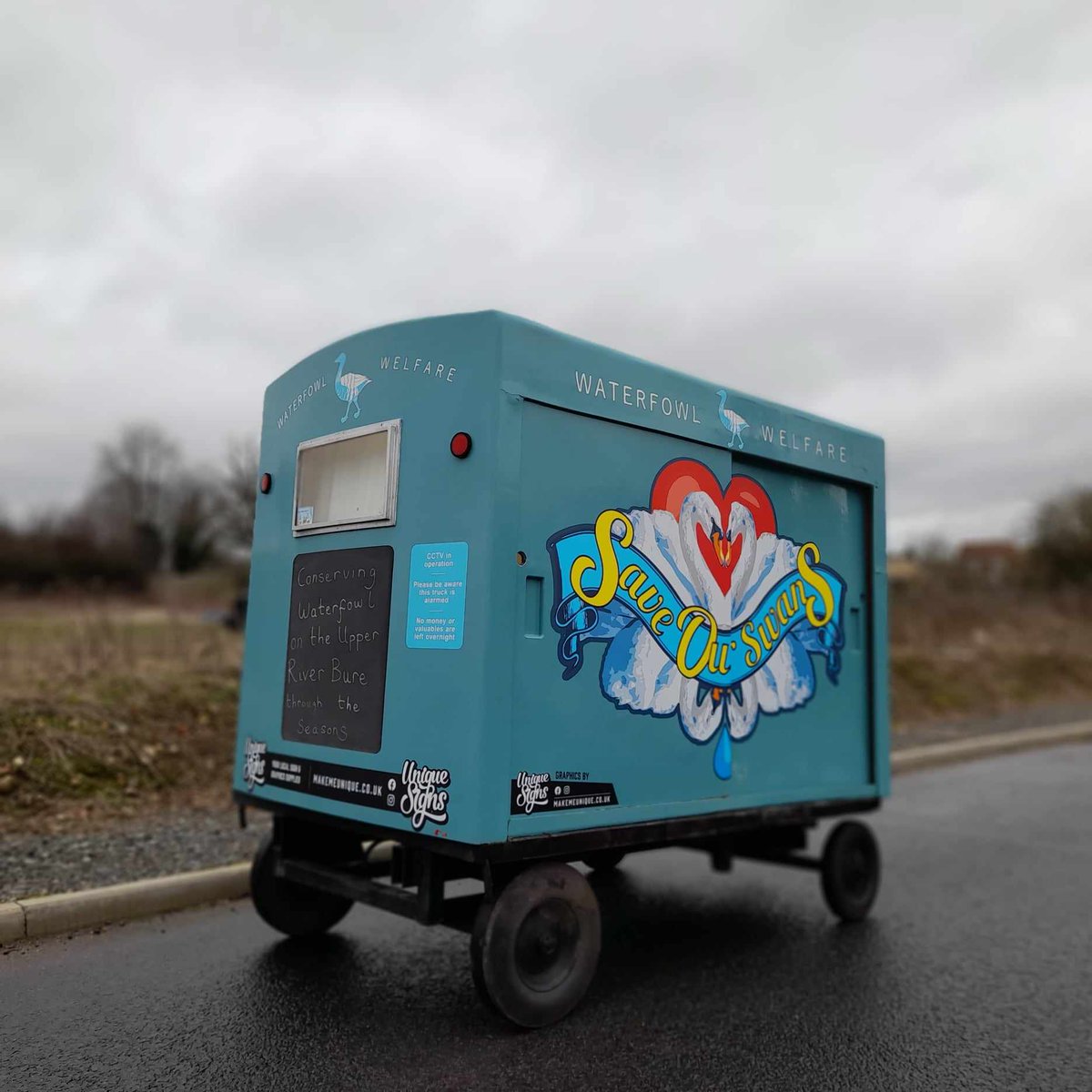 HBoatHeather's tweet photo. 🦢🦆 The waterfowl rescue truck, presently situated by the #riverside parks in Hoveton has had a makeover with attractive graphics made by #UniqueSigns of Norwich.
Resembling a big tattoo, the mirrored save our mute swans artwork is reproduced on the starboard side... https://t.co/WBN4mkZqAw
