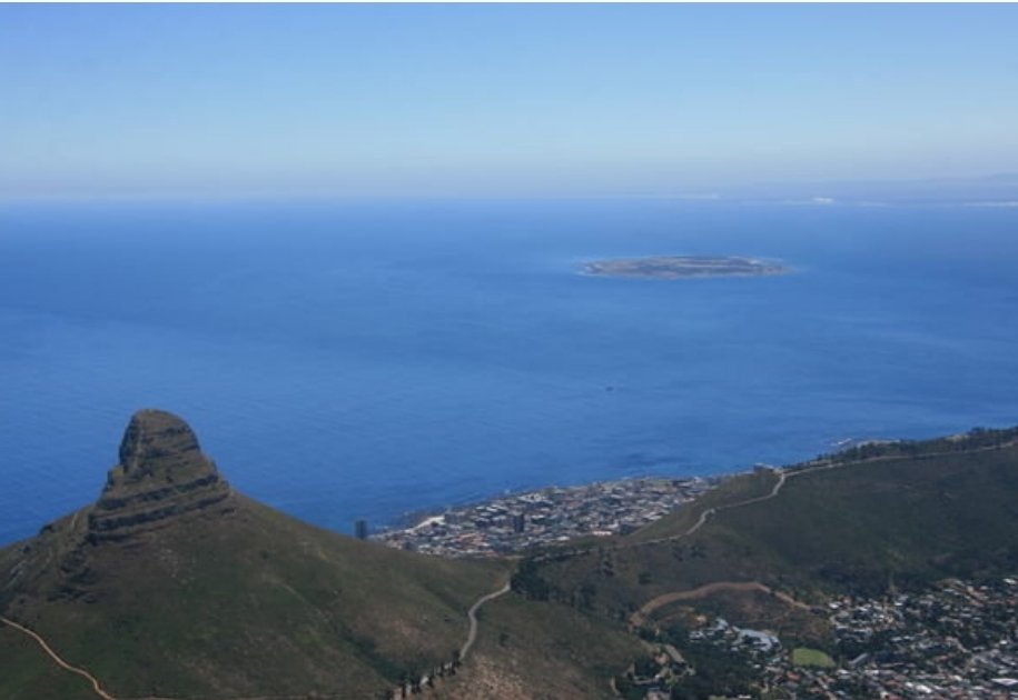 thisitguy's tweet image. On a clear day, Australia is just visible from the top of Table Mountain.