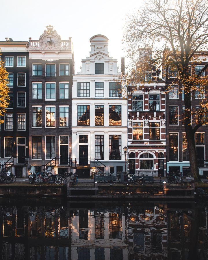 2-night solo spring trip to the 'Dam 🇳🇱 ♀️: With a stay at a women-only hostel, perfect for first-time solo female travellers ✈️👩 dlvr.it/T4BgqL