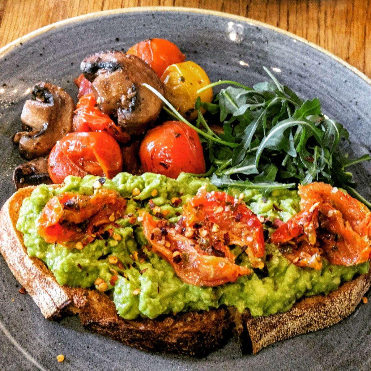 VeganOlive1's tweet image. #Vegan breakfast at #PlanksKitchen #Barton nr Preston...love they have #MossandAdams @TheVeganSociety @vegantrademark hand wash too ...me and @popeyeuk1 ❤️❤️ it here 🌱🌻🌱🌻