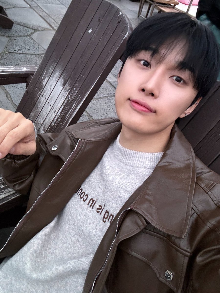 OmegaX_members's tweet photo. [#OX]

바다에서🏝️

#OMEGA_X #오메가엑스 
#재한 #JAEHAN https://t.co/AZTBIqxOej