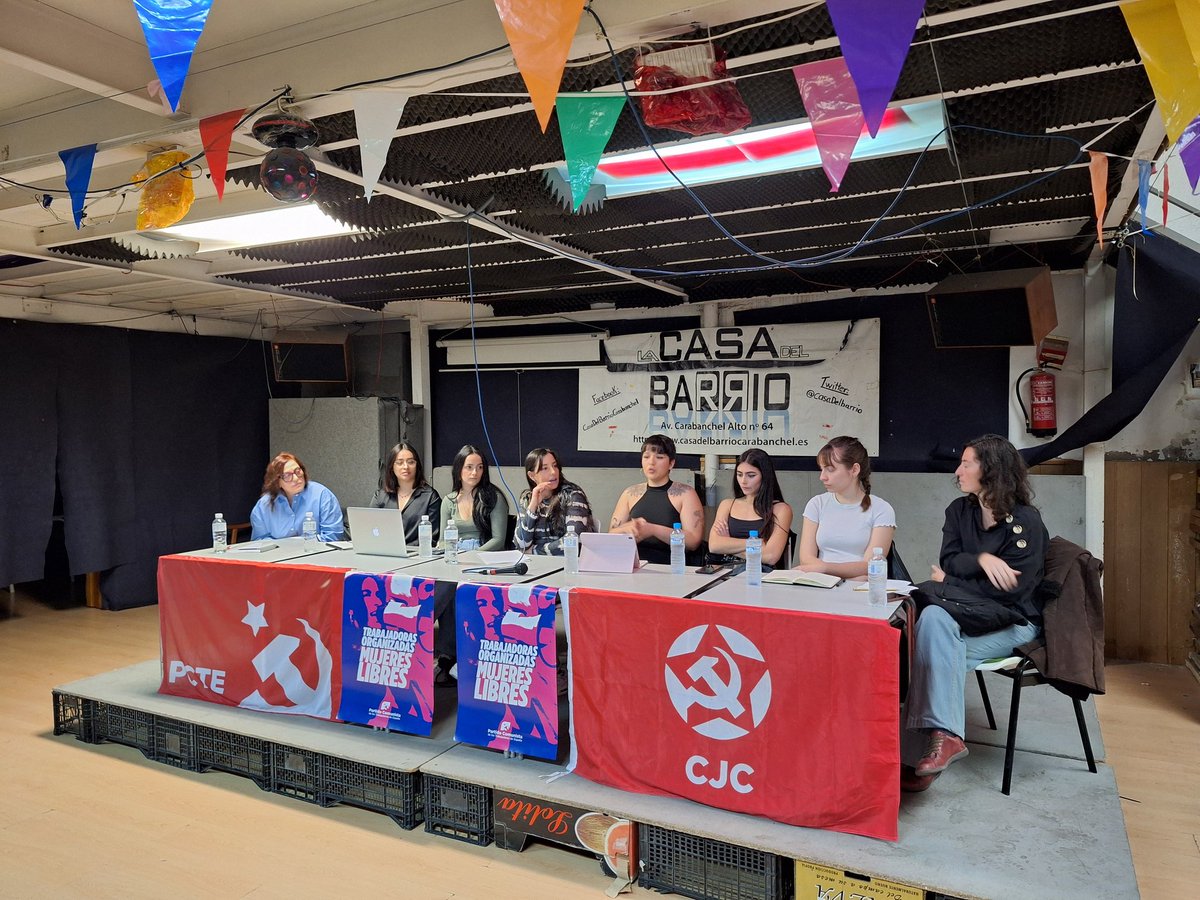 pctemadrid's tweet photo. Estamos en @CasaDelBarrio con nuestro acto sobre la realidad y lucha de las mujeres trabajadoras.

¡Trabajadoras organizadas, mujeres libres! https://t.co/1UQlmYw9T6