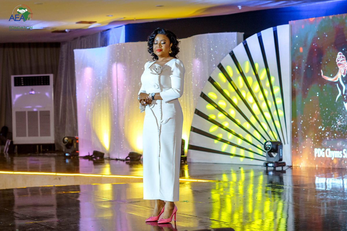 Cheffe d'entreprise, Directrice Générale de CHYMS SARL et HYPNOSIA, Présidente de l'association SNA, j’ai été honorée à la Woman Night 2024 pour mon engagement en faveur l'épanouissement et l'autonomisation des femmes.
Merci à vous pour le soutien inconditionnel.