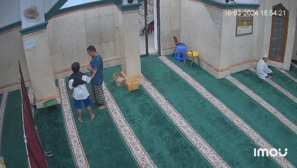 moodsXid's tweet photo. HIBURAN RAMADHAN CORE😭

Lagi mikirin risol sama bakwan dirumah inimah.. https://t.co/YBepnTsVm8