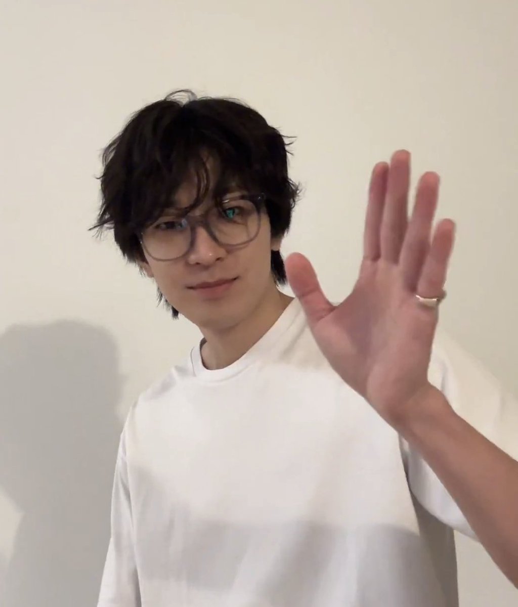 LicaLilac_ww's tweet photo. ウォヌのビジュとんでもないんだけどどういうこと何これ https://t.co/yN94wcuaMS