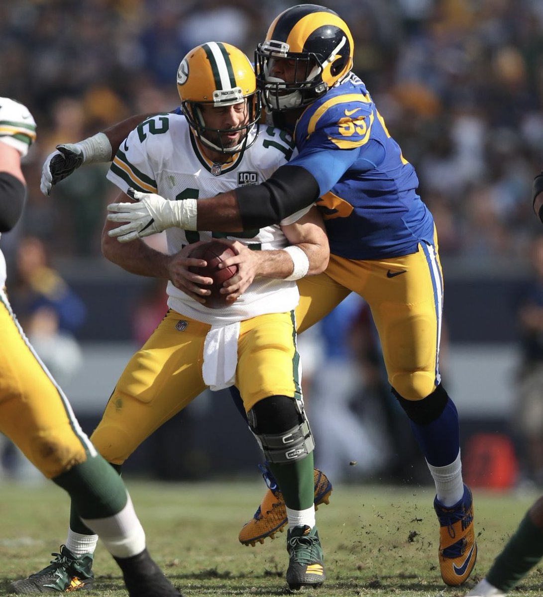 sagastiker's tweet photo. Se nos llena la boca diciendo que que Aaron Donald es uno de los mejores defensores de todos los tiempos y que el mejor de la última década. Porque lo es. Pero vamos a entender un poco mejor su dimensión. Vamos a bucear un poco sus logros. https://t.co/UgrfLJl2Ng