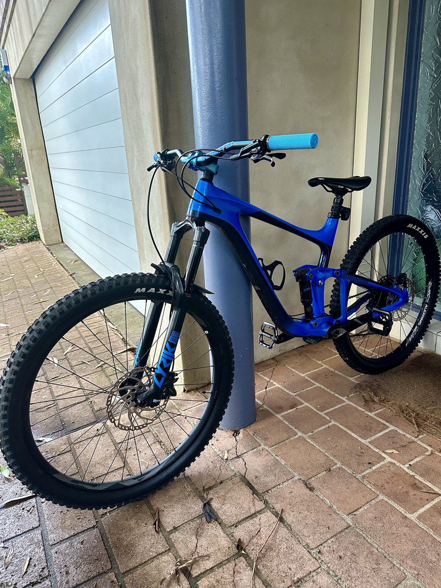 timthebeastpl's tweet photo. New Deity BlackLabel Handlebars and Copperhead Stem for my Giant Reign 🤙🏻🤙🏻🤙🏻🤙🏻
#bike #mtb #mtblife #deity #deitycomponents #endurolife #giant #giantbicycles #giantbikesaus @deitycomponents https://t.co/Tww97pAKRK