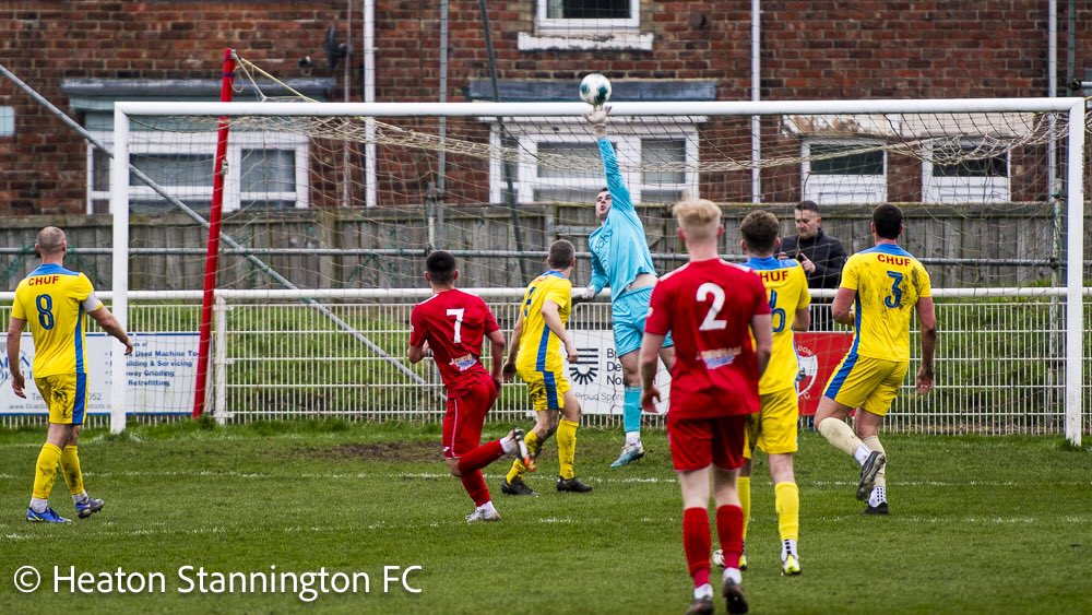 I like this one of @Andrewburn_ and @jordanlashley geeing up the lads. @HeatStan Army generals @KcarlingK and @OllyverTweet plus @heatonstanharry on patrol, and @Corky32591015 stretching get to a long range effort