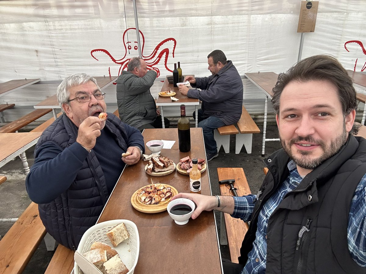 dbarreiro5's tweet photo. Los domingos son para esto! El milagro de Galicia / would be here every Sunday if I could #pulpo #polbo #pulperiamambis #Padron #Galicia https://t.co/uch71YmkCP