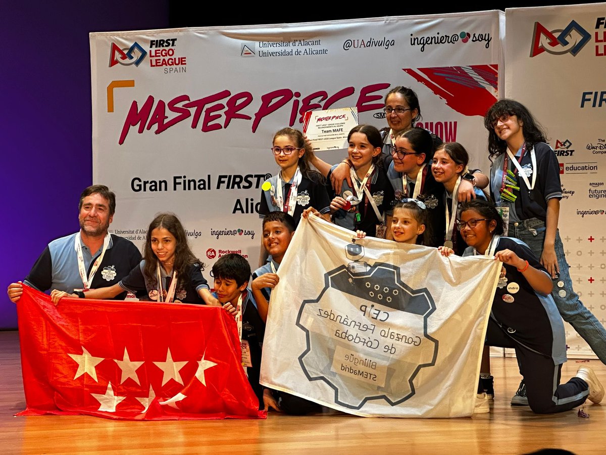 ceipgonzalo's tweet photo. Nuestro equipo de MAFE TEAMS recogiendo las medallas en #FLLSPAINGRANFINAL ¡Bravo campeones! https://t.co/87t5tiXHV9