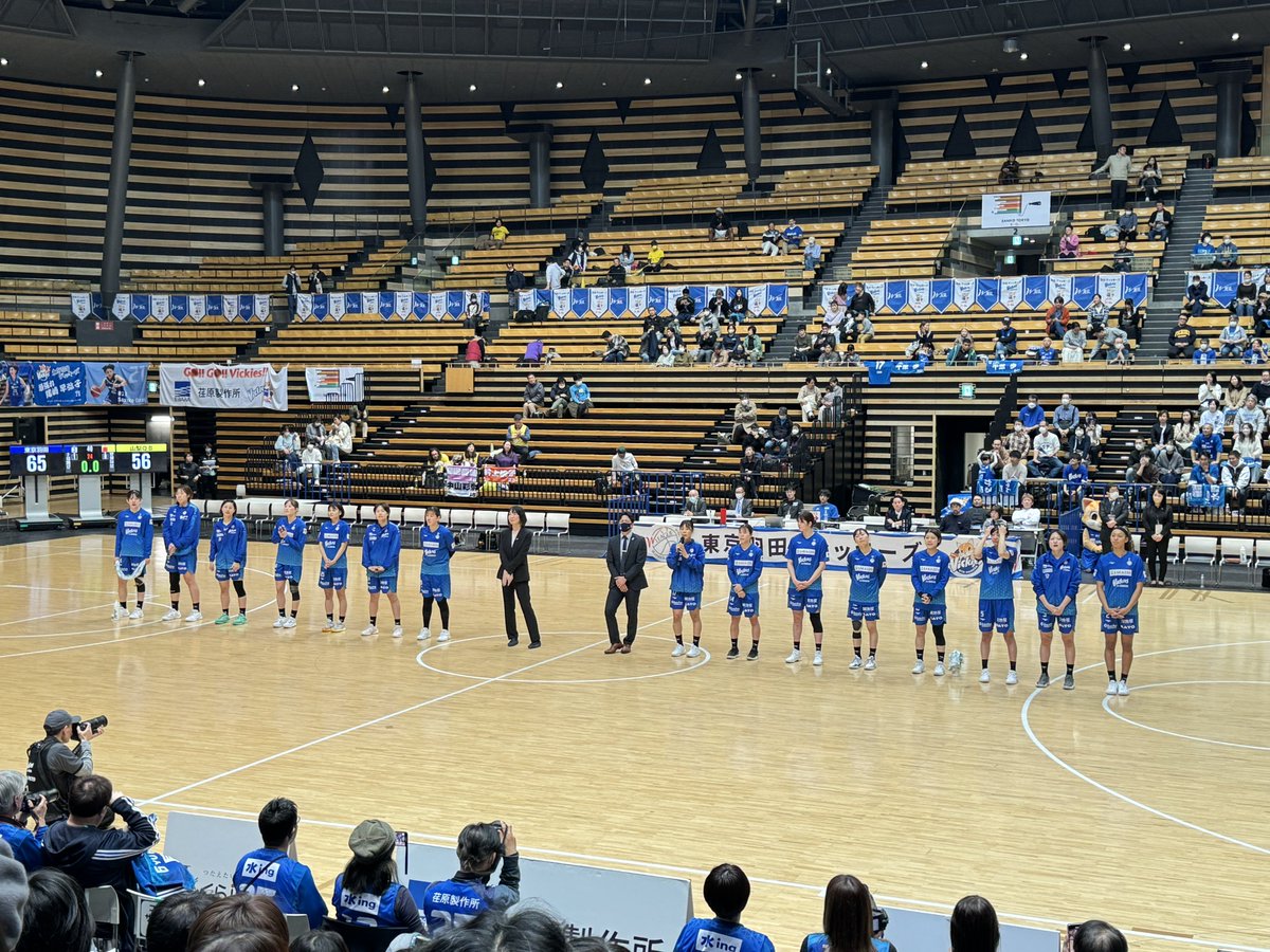 eiwa_soy's tweet photo. 東京羽田ヴィッキーズvs山梨クイーンビーズ最終戦、応援してきました！

65対56で見事勝利、
おめでとうございます！

17番千葉選手のサイン入りボールが
飛んできました😻嬉しい https://t.co/nsXUsmHCD2