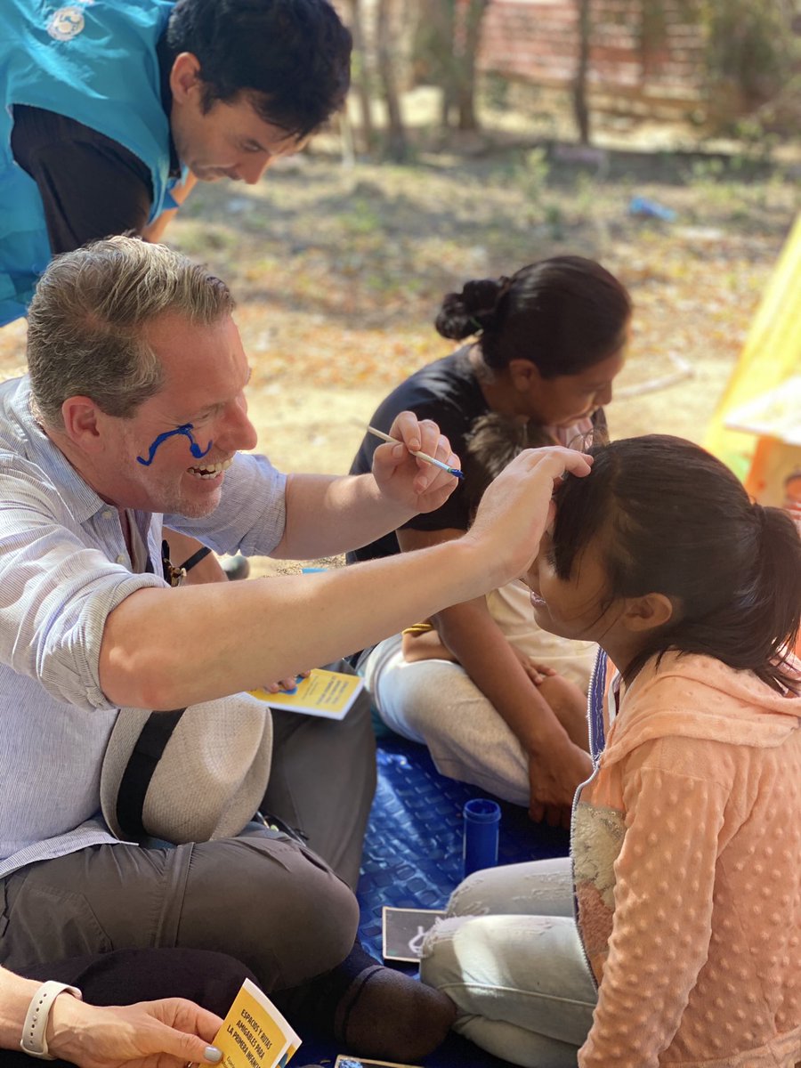 audreyvic16's tweet photo. Los refugiados y migrantes provenientes 🇻🇪 en #LaGuajira📍avanzan en su proceso de integración en el territorio y acompañamos a @StatePRM a visitar proyectos de @ONUMujeres @UNFPAColombia y @UNICEFColombia que dan cuenta de ello. #GIFMMContigo https://t.co/1R8kqX1bCY