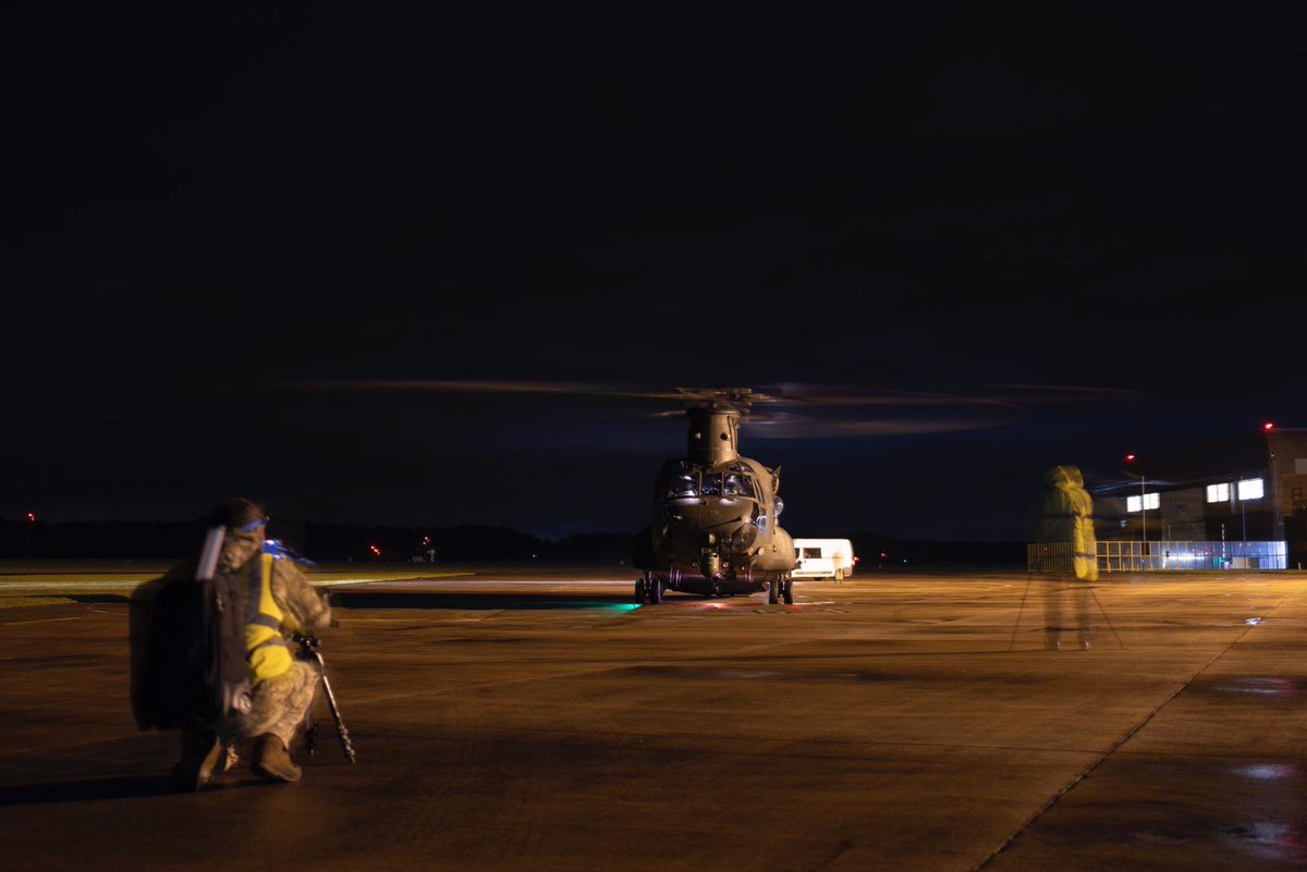 The @thinkTANKphoto Airport Takeoff 2.0 … in tow for night ops with the mighty Chinook 😏 Epic evening as always!!!