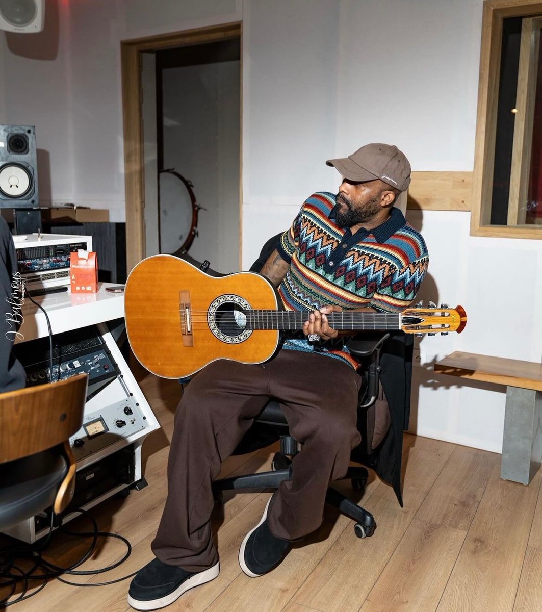 fallyipupa01's tweet photo. 👑🦅🎸 https://t.co/tAWsnarW65
