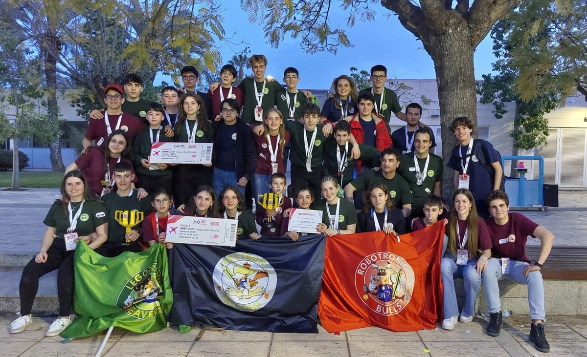 Nuestros equipos <a href="/LegoBeavers/">Legotronic Beavers</a> y <a href="/RobotronicBulls/">FLL Robotronic Bulls</a> alcanzan el primer y segundo puesto en la Gran Final <a href="/FLL_Spain/">FIRST LEGO League SPAIN</a>. 
Por su parte, <a href="/Electr_Falcons/">FLLElectronicFalcons</a> logran la quinta plaza en el Comportamiento del Robot. 
¡Enhorabuena campeones! Nos sentimos muy orgullosos💚❤💙