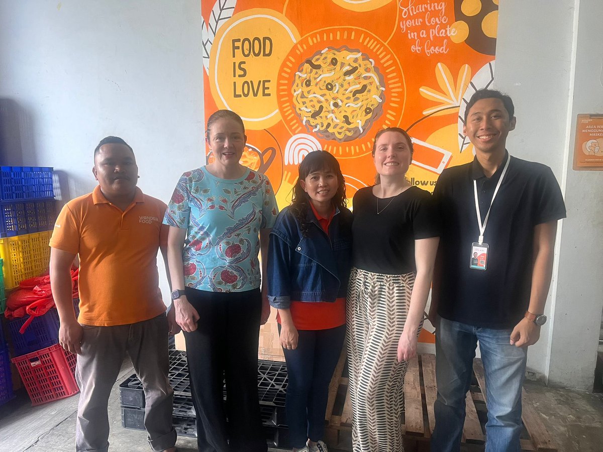 Happy St Patrick’s Day! We are sharing #foodiversewiththeuniverse from Donegal to Devon, from Navan to Nairobi, and from Jobstown to Jakarta. Our Partnerships Director Sheena Forde and Project Manager Catríona McCarthy are meeting with Food Cycle Indonesia this week.