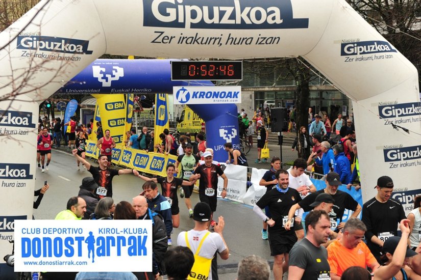donostia_kirola's tweet photo. Jaume Leiva eta María Lasa, @donostiarrak antolatutako Udaberriko Lasterketaren irabazleak.
Aurtengo edizioan parte-hartze markak hautsi dira: 1.500 parte-hartzaile eta % 35etik gora emakumeak.
#DonostiaKirola https://t.co/k0GBBSjMt7