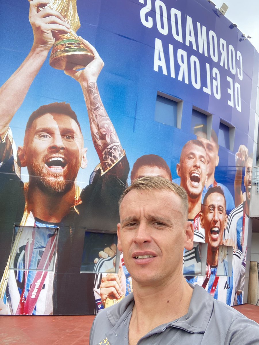 CostaJero's tweet photo. Ayer toco en la CASA DE LOS CAMPEONES DEL MUNDO!!! un verdadero privilegio. https://t.co/6CDnmNpF39