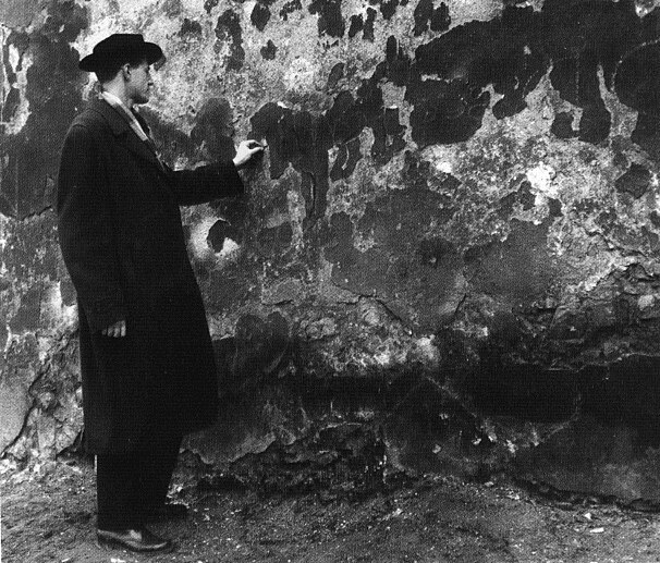 rozedrganie's tweet photo. 100 lat temu urodził się Vladimir Boudnik. Malarz, pisarz, grafik. Tworca eksplosjonizmu, przedstawiciel grafiki aktywnej i strukturalnej. Przyjaciel Hrabala, Czuły Barbarzyńca. 
Lubił gapić się w ściany.
#stolet https://t.co/QJG56mv9aD