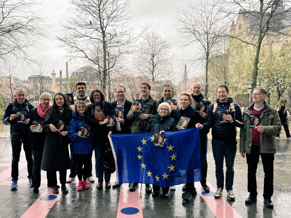 SylvainMaillard's tweet photo. 🇪🇺🇨🇵 La majorité présidentielle mobilisée ce dimanche matin pour #PorterlEurope auprès des habitants de Paris Centre.

Le 9 juin, nous avons #BesoinDEurope avec @ValerieHayer !

#Circo7501 #ParisCentre #Paris1 #Paris2 #Paris https://t.co/ErI5PhD8m8