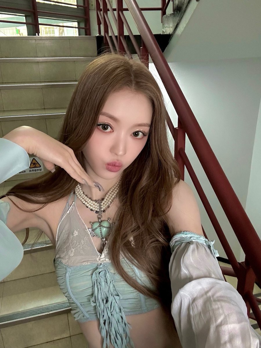 8_OHMYGIRL's tweet photo. [#OhTimes] 240317 인기가요 📸

미라클 품 안에서 사랑을 듬뿍 받은 인기가요 무대‼ 다음 주도 예쁘고 귀엽고 사랑스럽고 멋있고 골져스한 유아를 기대해 주세요 ❤

#유아 #YooA
#Rooftop #Borderline https://t.co/Qxk8X2kAiQ