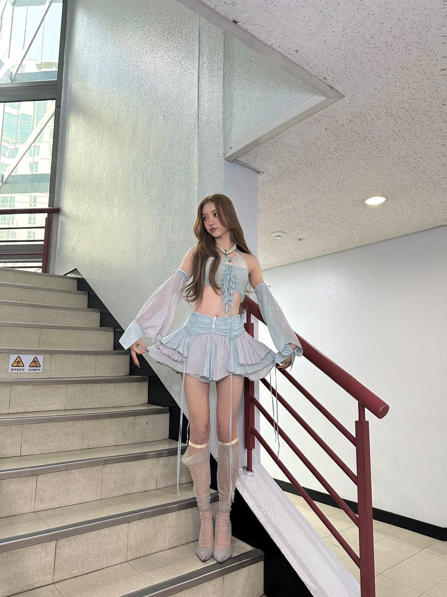 8_OHMYGIRL's tweet photo. [#OhTimes] 240317 인기가요 📸

미라클 품 안에서 사랑을 듬뿍 받은 인기가요 무대‼ 다음 주도 예쁘고 귀엽고 사랑스럽고 멋있고 골져스한 유아를 기대해 주세요 ❤

#유아 #YooA
#Rooftop #Borderline https://t.co/Qxk8X2kAiQ
