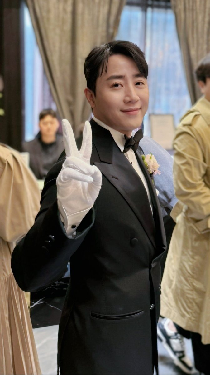 반짝반짝 빛나는 새신랑 지노 🤵🏻‍♂️✨️💛🫰
세상에서 가장 행복한 가정을 이루길...💕
정말 정말 축하해 🥳