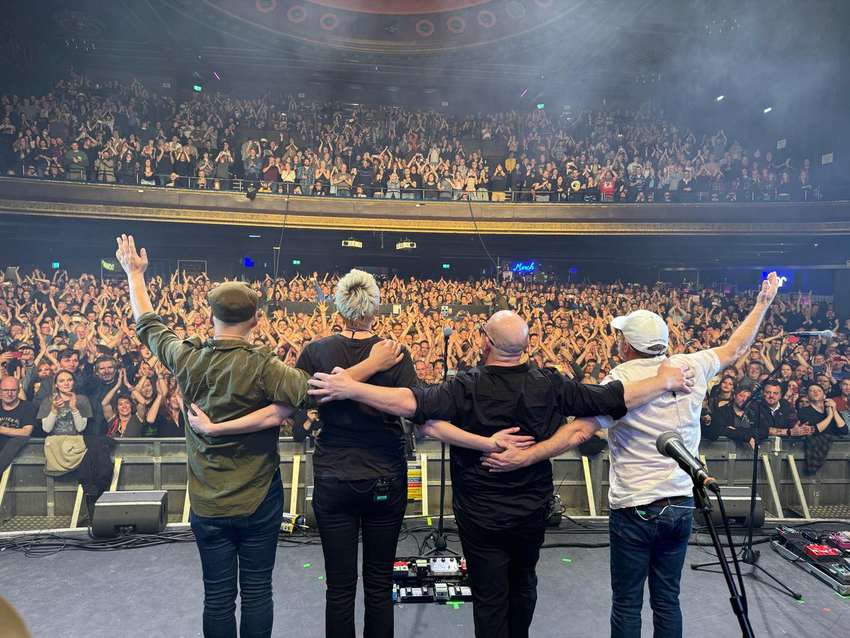 Thank you London... what a crowd last night! Round two tonight, on St Patrick's Day no less ☘️ Tonight: Kentish Town Forum, London 🕖 Set Times: Doors open: 7pm @ThePaleWhite: 8pm PIXIES: 9pm