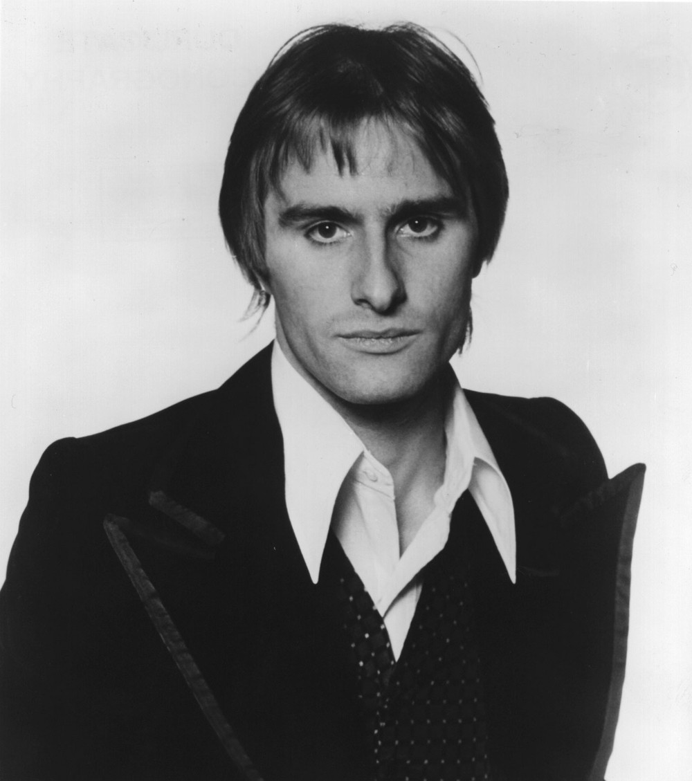 'You're not gonna run babe, we only just begun babe, to compromise slagged in a Bowery saloon, love's a story we'll serialize pale angel face, green eye-shadow, the glitter is outasight no courtesan could begin to decipher your beam of light ...' Steve Harley 1951 - 2024