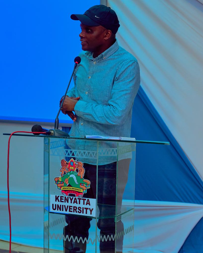 policyguild's tweet photo. @KenyattaUni Dr. @MwendahMailutha CEO of @kenaff_farmers underscored that investment in agriculture can never go wrong.

KENAFF is a membership body with 41 branches in different counties and a youth program - KENAFF Young, that builds capacity of youth in agriculture. 
#LetsTalkFoodSecurity https://t.co/MLw8mLjr0A