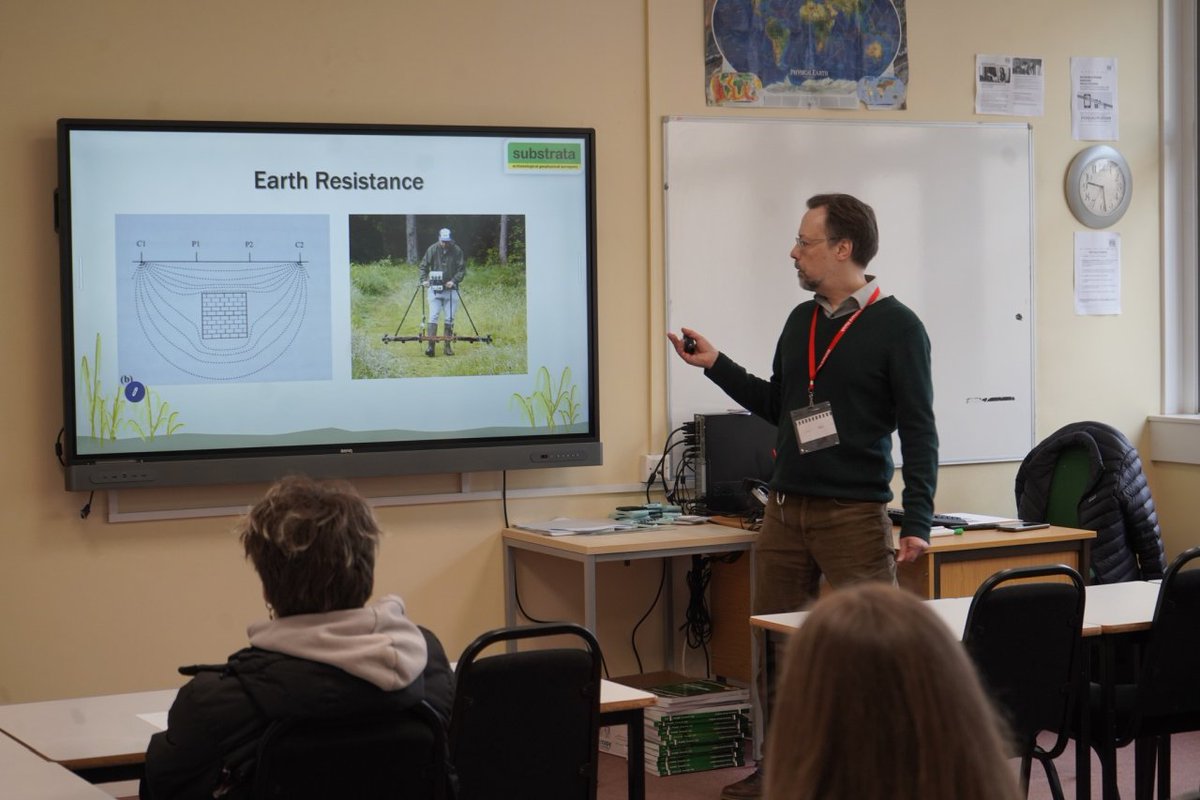 TrickSteven's tweet image. Inspiring the next generation of geophysicists at Richard Huish College Earth Science Careers Conference for #Geography, #Geology and #EnvironmentalScience students.