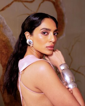 mid_day's tweet photo. #InPhotos | #MiddayEntertainment 

Elegance redefined! Sobhita Dhulipala captivates hearts in a breathtaking pink gown

#SobhitaDhulipala #SobhitaD #Beauty #Glamour #Fashion #Bollywood #Entertainment https://t.co/qmw2tydC2Y