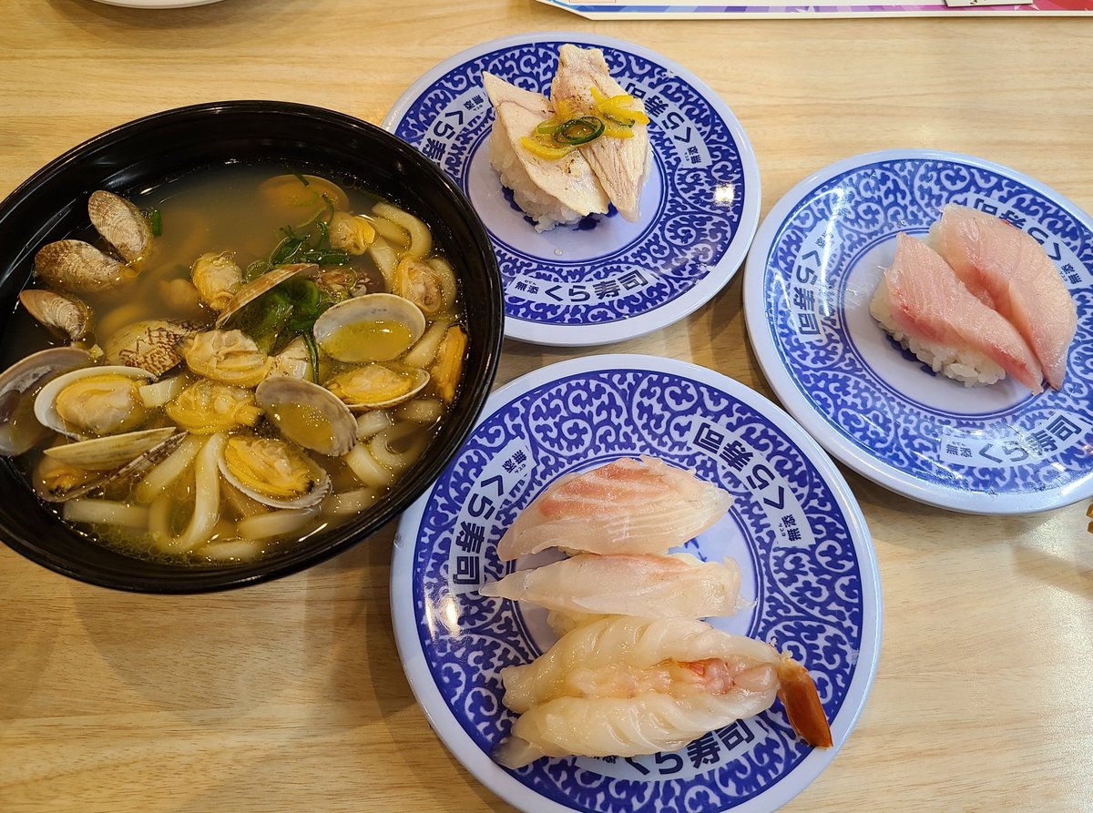 arupedeusu69's tweet photo. 土曜日🍛
お気に入りのカレー屋さんでヨーグルトチキンのホワイトカレー🐔
これ好きすぎる😋
日曜日🦪🍣🦐
筋肉マンとスープカレーと久々のくら寿司！牡蠣のスープカレー美味かった🔆
 #カレー専門店アリクイ
 #NOTCURRY
 #あさりバターうどん
 #食いだおれな週末 https://t.co/FE8ZzhSKgS