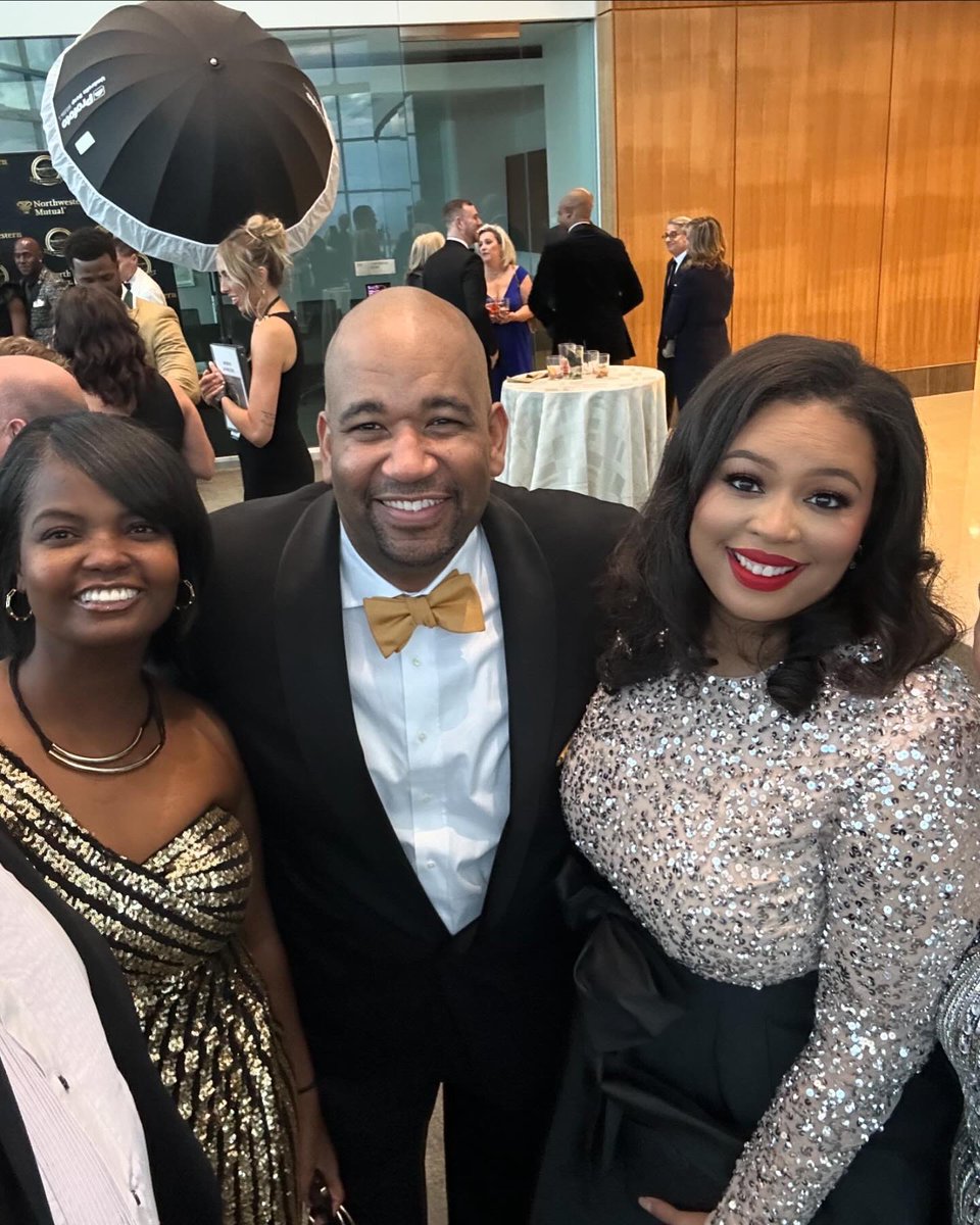 seanrlowe's tweet photo. Had an incredible time at the Donald Driver Driven to Achieve Awards. Great to see my @northwesternmutual colleagues alongside other corporate and community leaders supporting such a great cause. #GoPackGo #WorkAtNM https://t.co/7tyAnfsUHW