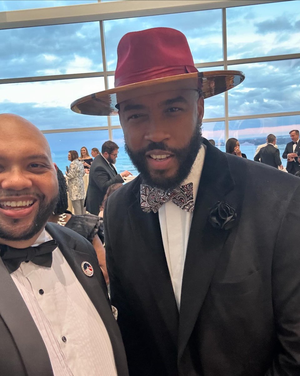 seanrlowe's tweet photo. Had an incredible time at the Donald Driver Driven to Achieve Awards. Great to see my @northwesternmutual colleagues alongside other corporate and community leaders supporting such a great cause. #GoPackGo #WorkAtNM https://t.co/7tyAnfsUHW