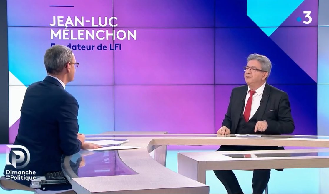 bembelly's tweet photo. ◾️ Riposte(politique). Bref, @JLMelenchon vient d’inventer l’expression #ExtremeCentre :
🗣️« Il n’y a rien de pire que l’extrême-centre de Macron! La preuve, ils veulent nous entraîner dans la guerre ». #QuestionPolitique #France3 #EtPaf! https://t.co/yNoC00BcAy