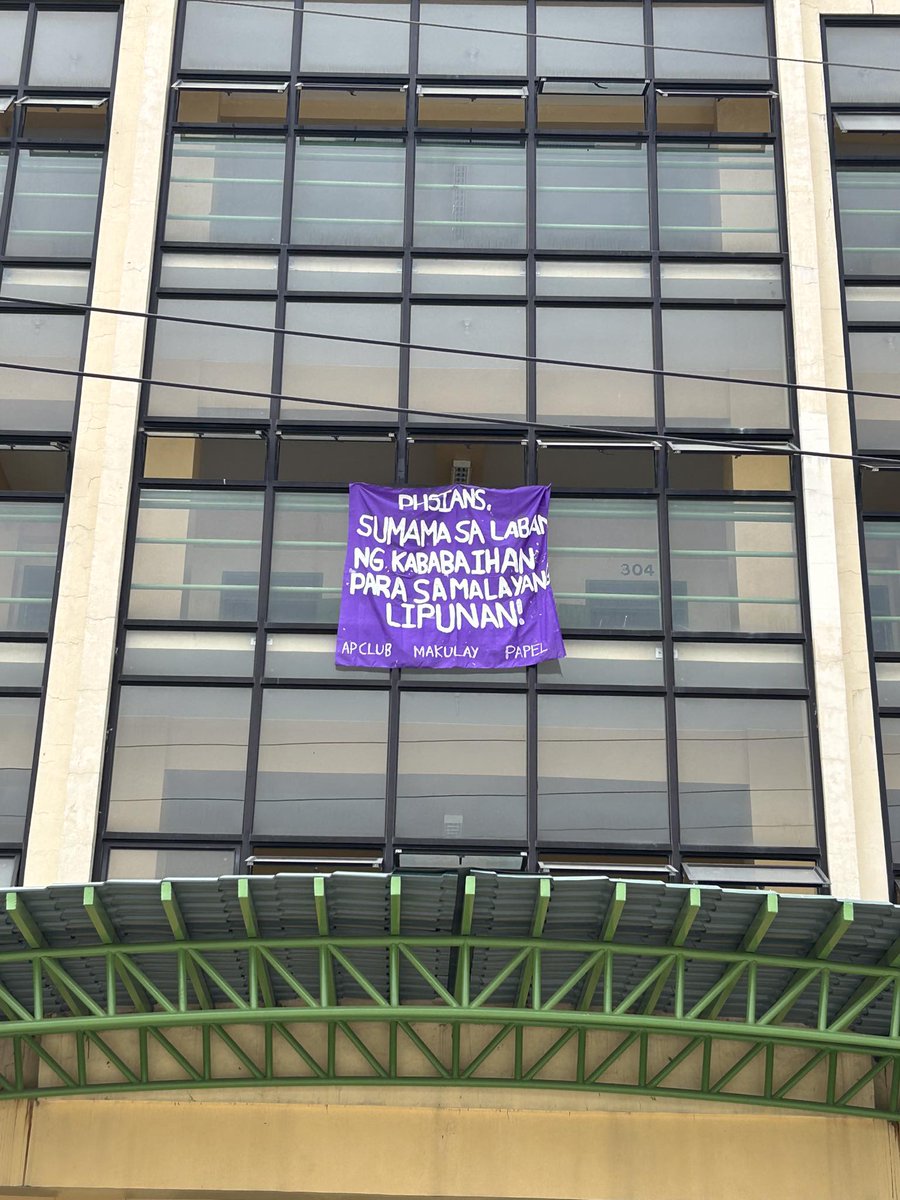 papelphs's tweet photo. TIGNAN: Kamakailan nagsabit ng streamer ang PAPEL, APC, at MAKULAY para manawagan ngayong buwan ng kababaihan. Dagdag pa rito, nagsabit rin ang PHSSSLGo ng streamer na may laman na "Abante Babae".

PHSIANS, SUMAMA SA LABAN NG KABABAIHAN PARA MALAYANG LIPUNAN! https://t.co/5yviHKaEmE