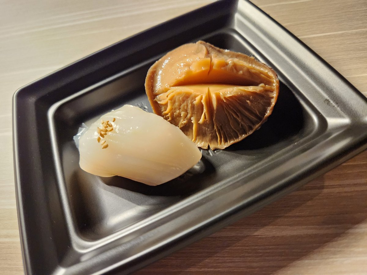 nill_nantonack's tweet image. お寿司美味しすぎてかけつけ2皿いってしまった…
3皿目もあるやも🍣
#EATIN