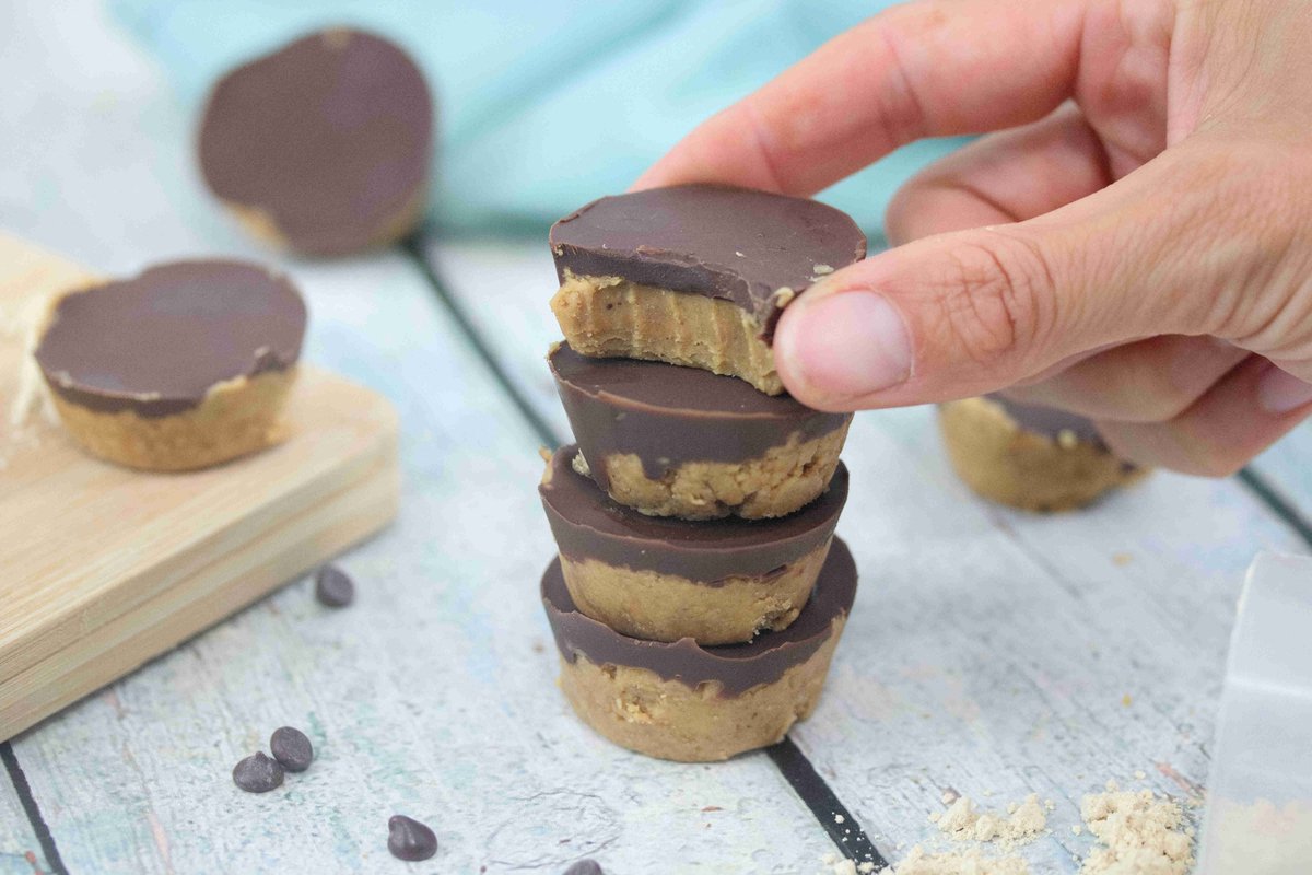 Still one of the top recipes on the blog and one I make weekly because... chocolate PB! Make these PB cups with protein powder, collagen, whatever they're the BEST way to curb a chocolate craving. fitasamamabear.com/peanut-butter-…