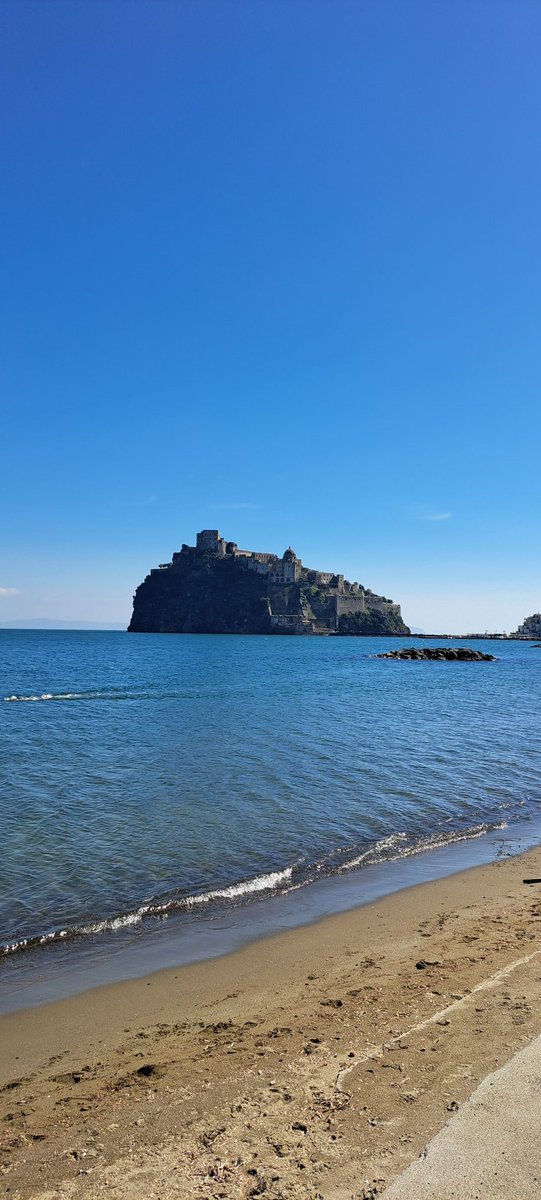 Bonjour #Ischia 
#castelloaragonese