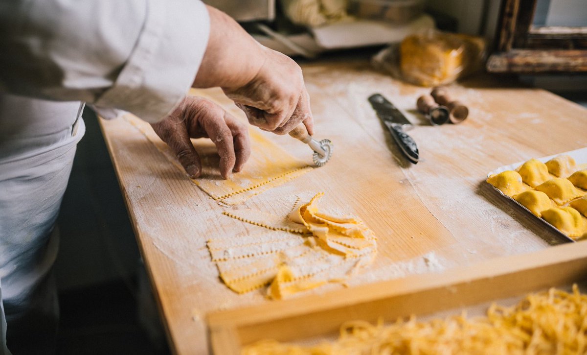 Se l'Italia fosse una casa, l'Emilia sarebbe la cucina 🍳👨‍🍳
.
.
.
#parmacityofgastronomy #parmafoodvalley #parmawelcome #parma #inemiliaromagna #visitemilia #visitemiliaromagna #visititaly #emiliafood #parmafood