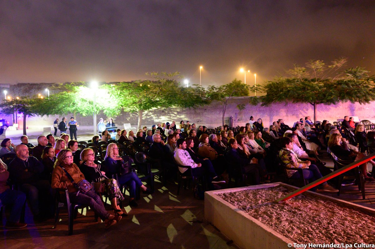 LpaCultura's tweet photo. #Musicando se trasladó por una noche al parque Tamaraceite Sur en donde @sylviehdez cautivó al público con su muy especial «Magua»
Fotos: @tonyhache para Promoción de la Ciudad de Las Palmas de Gran Canaria
@lpacultura | @AyuntamientoLPA https://t.co/zwgGQN1kil