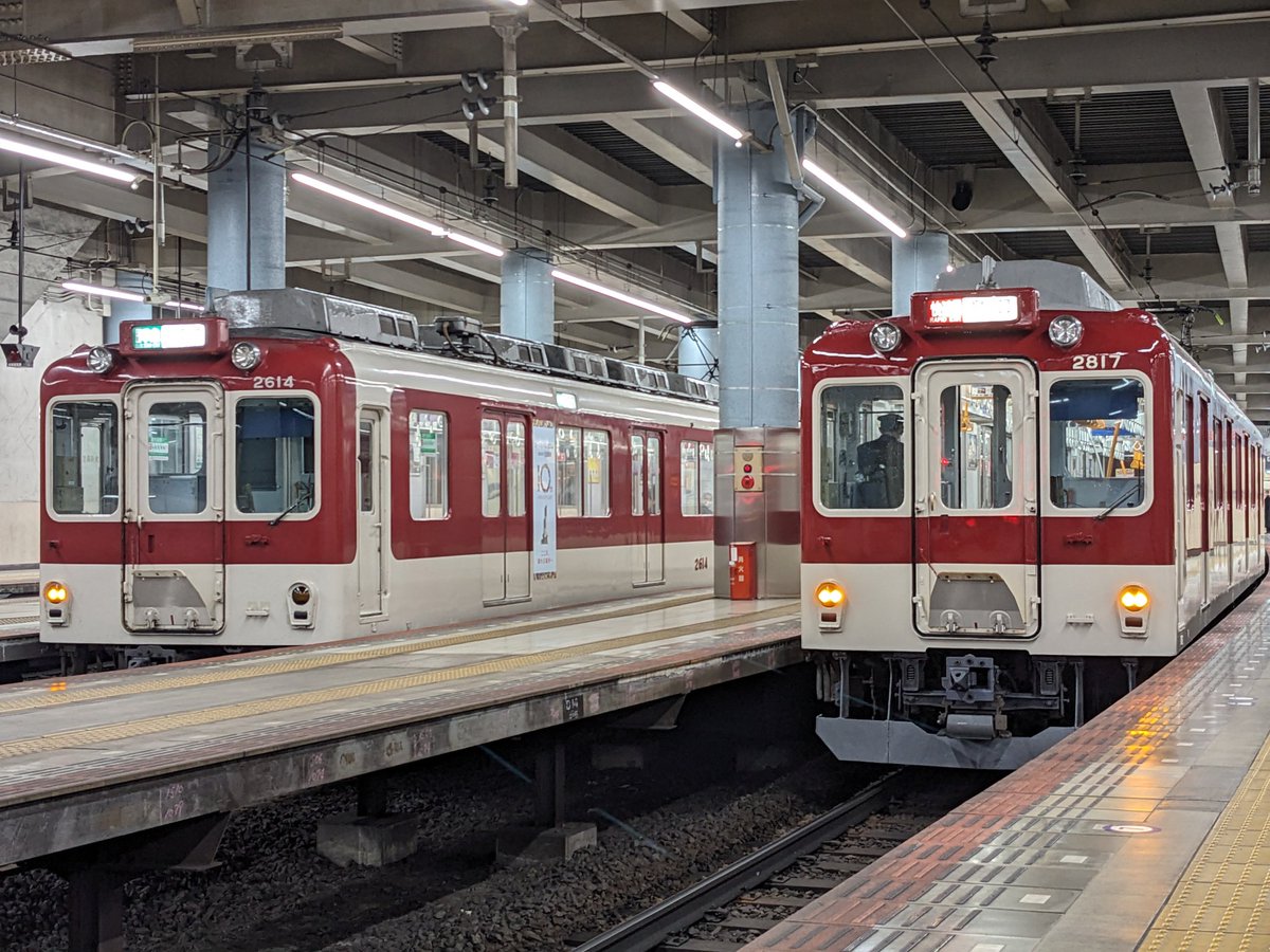 tokin2611's tweet photo. 2024/3/17
4825 W20解+AX17

AX17は大阪線に転属してきたばかりですが早速鳥羽快に充当
2020年以前の大阪線所属時代にも見たことがありますが、その時は逆組成が所定だったので2817側先頭も個人的に新鮮でした
#近鉄 #AX17 https://t.co/mVoleDrtvJ