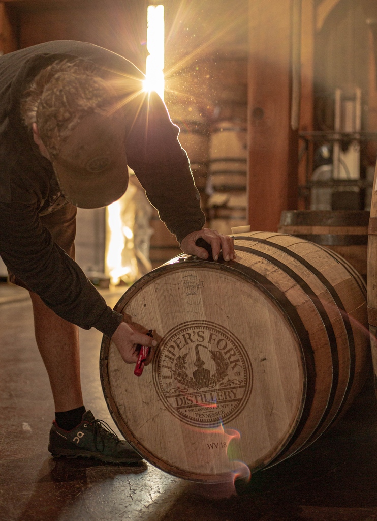 Spring is in the air, and so is the aroma of fine whiskey from Leiper's Fork Distillery. Handcrafted from grain to glass, @lfdistillery is the perfect whiskey to toast to springtime🥃