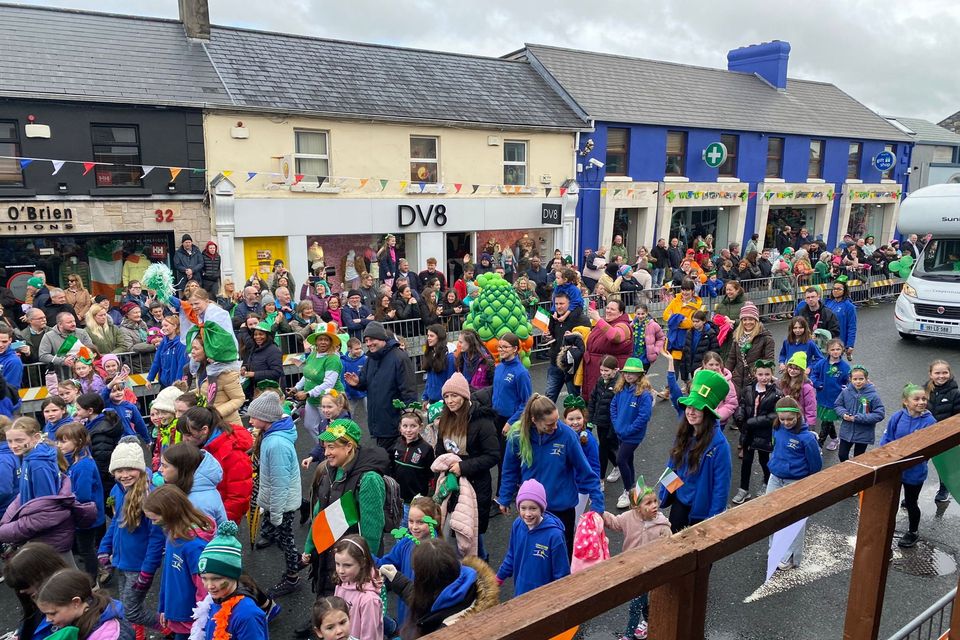 St Patrick's Day greetings Best wishes on national feast day to all who count Longford as their home, be they here or abroad. Not withstanding rain we're looking forward to 4 parades - Longford 1pm; Lanesboro 2.30pm; Ballymahon & Ballinamuck 4pm. #LongfordAbú