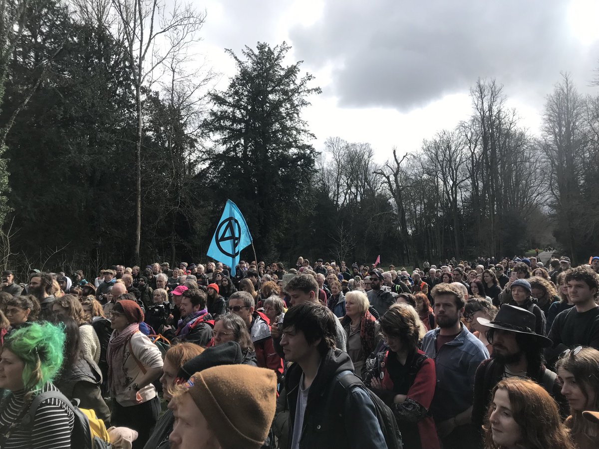 HUGE turnout for today’s ⁦@Right_2Roam⁩ mass trespass in Cirencester, to protest the Bathurst Estate’s plans to charge for public access to their vast parkland - land that the public has paid for already through farm subsidies, tax breaks & compensation for ending slavery