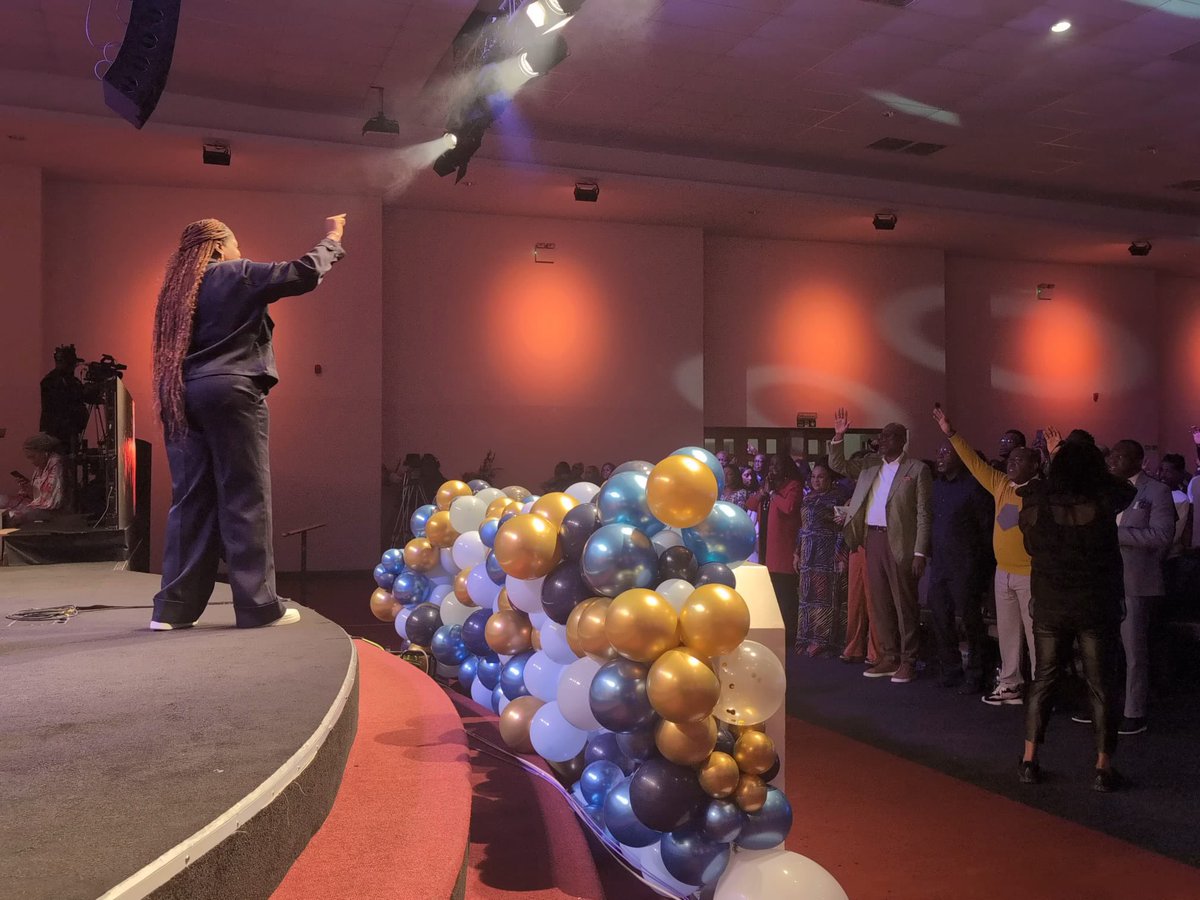 jesushouseuk's tweet photo. #ThankYou @sinach for prophesying into our Pastor @agu_irukwu’s life. 

We say a resounding AMEN!!!🙏🏽

#Celebrating #PAI at 60🥳🎂🕺🏽 https://t.co/dzBcJUqJHS