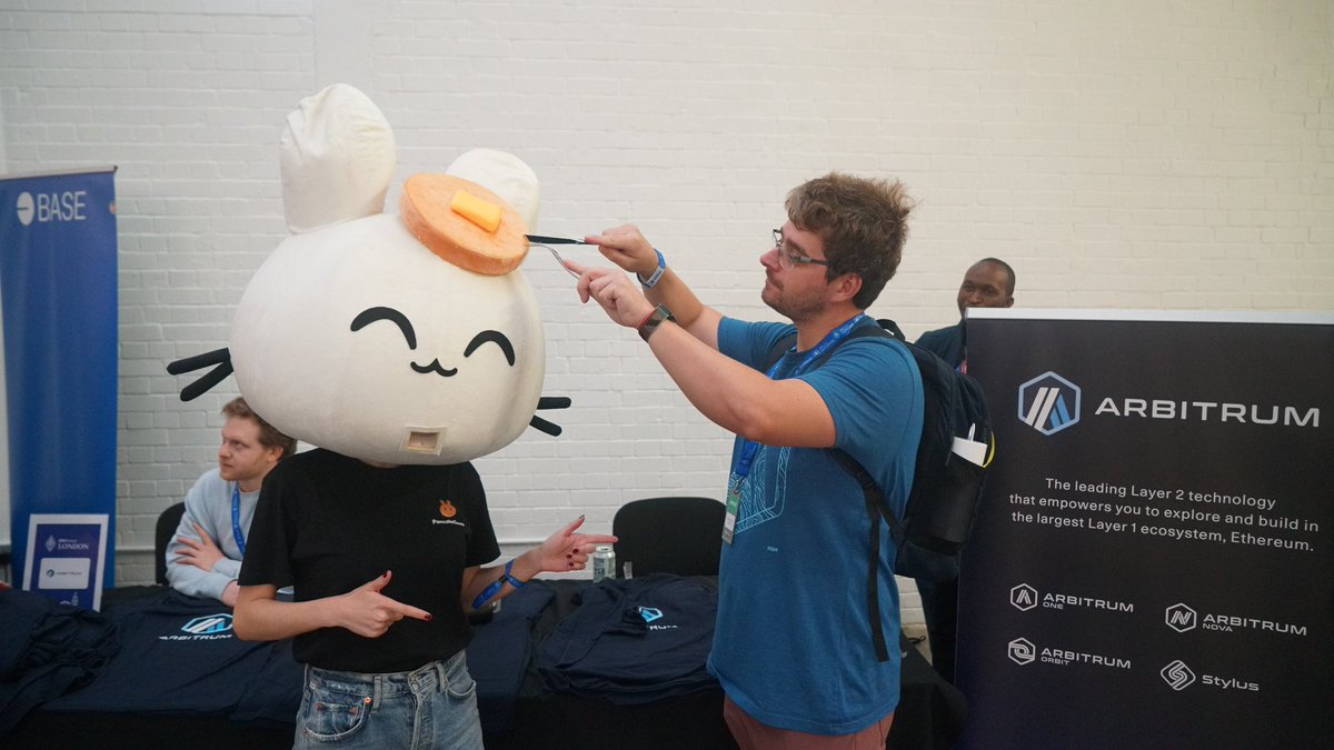 PancakeSwap's tweet photo. 😋Are you as big of a sweet tooth as the @arbitrum team?

#Pancakeswapv4 #ETHGlobal #London https://t.co/smPLateflk