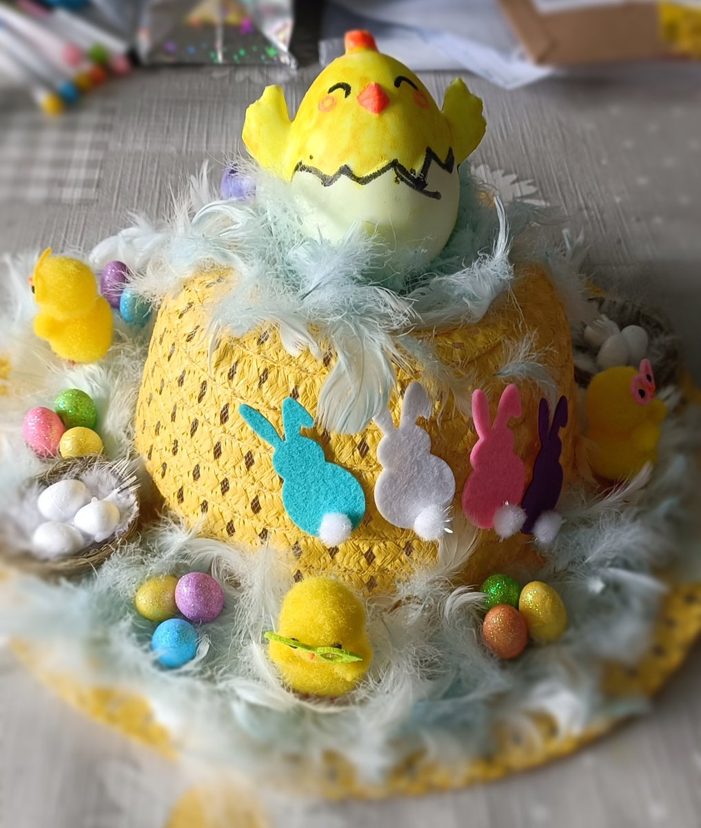 HeatherS3618's tweet photo. The boys craft morning making Easter Bonnets for school competition tomorrow!

Not sure the feathers will stick with the glue we have but will have to wait and see tomorrow. 

Fingers crossed it's not raining or windy in the morning or I can foresee things blowing off. https://t.co/i01lKQdhK8