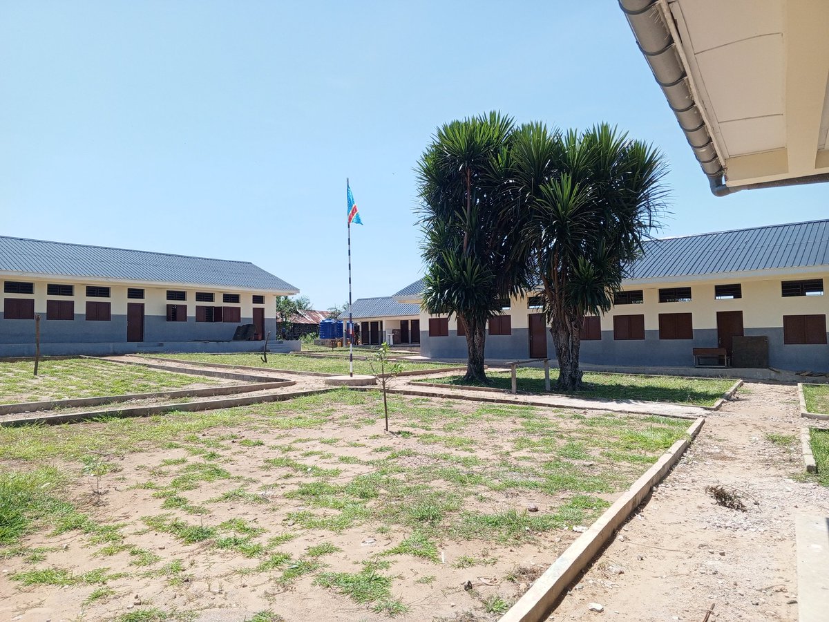 PDL-145T école primaire kindongolosi dans la province du kwango dont je suis chef de chantier